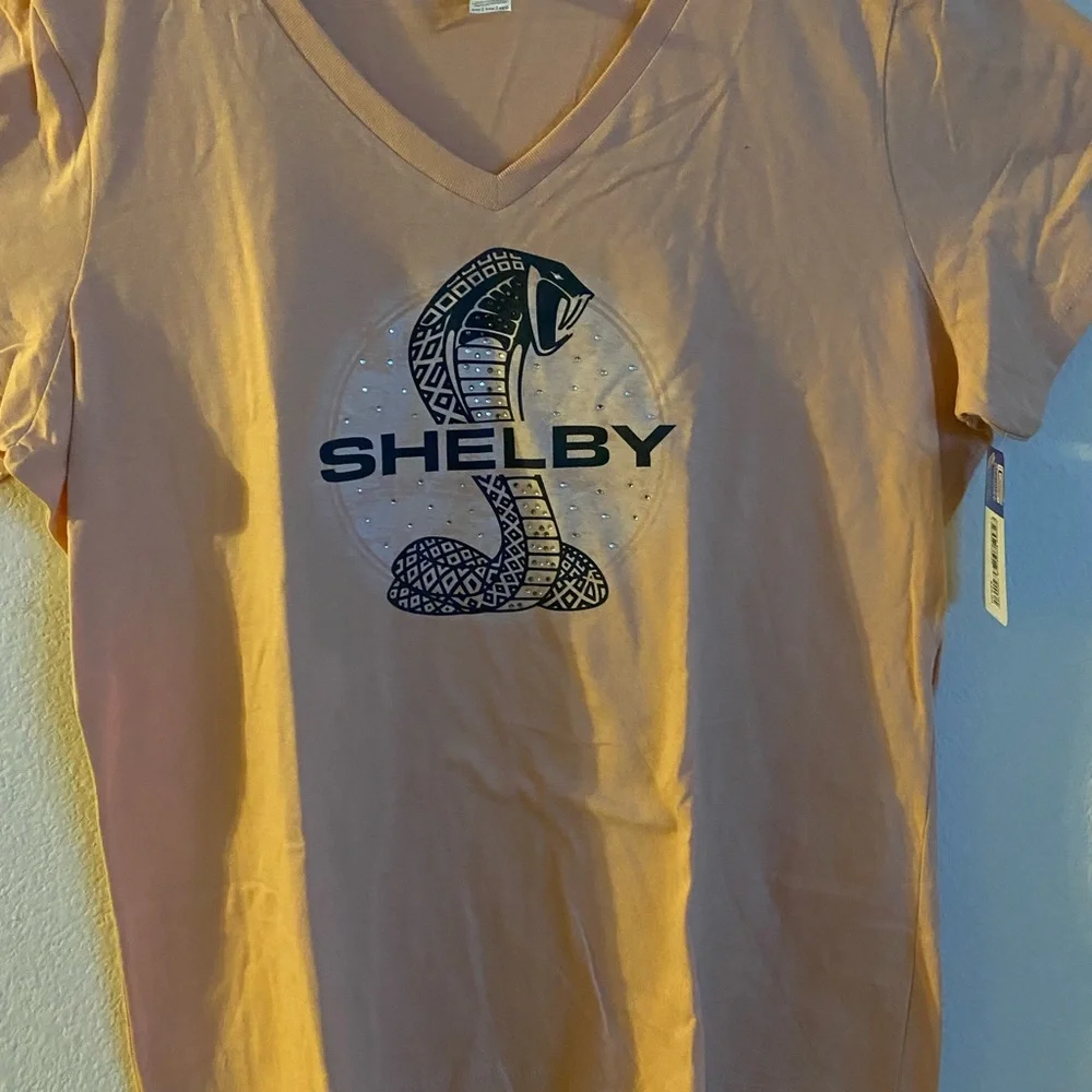 NEW!! Woman’s Shirt. - Picture 2 of 6